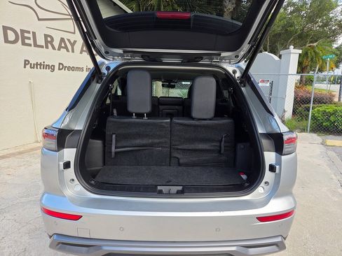 Used 2025 Mitsubishi Outlander SE FWD image 14