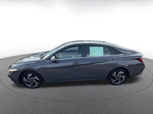 Used 2025 Hyundai Elantra SEL image 9
