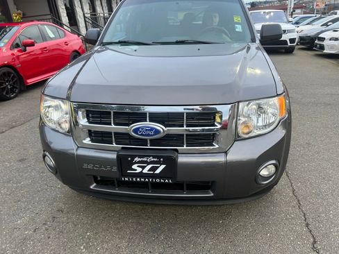 Used 2011 Ford Escape XLT image 2