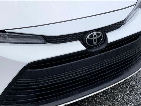 Used 2024 Toyota Corolla LE image 28