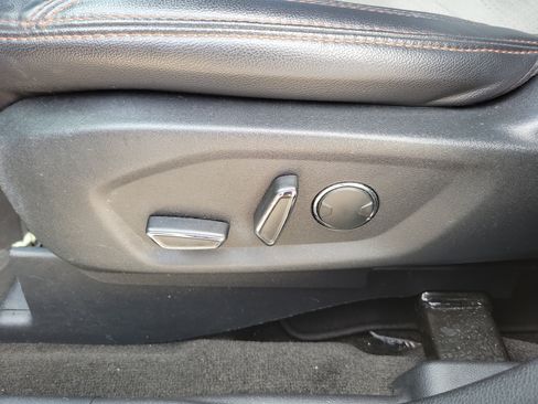 Used 2017 Ford Explorer XLT w/ Equipment Group 202A FWD image 22