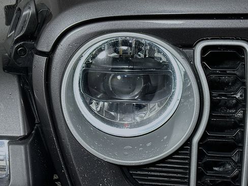 Used 2025 Jeep Wrangler Sahara w/ Safety Group image 9