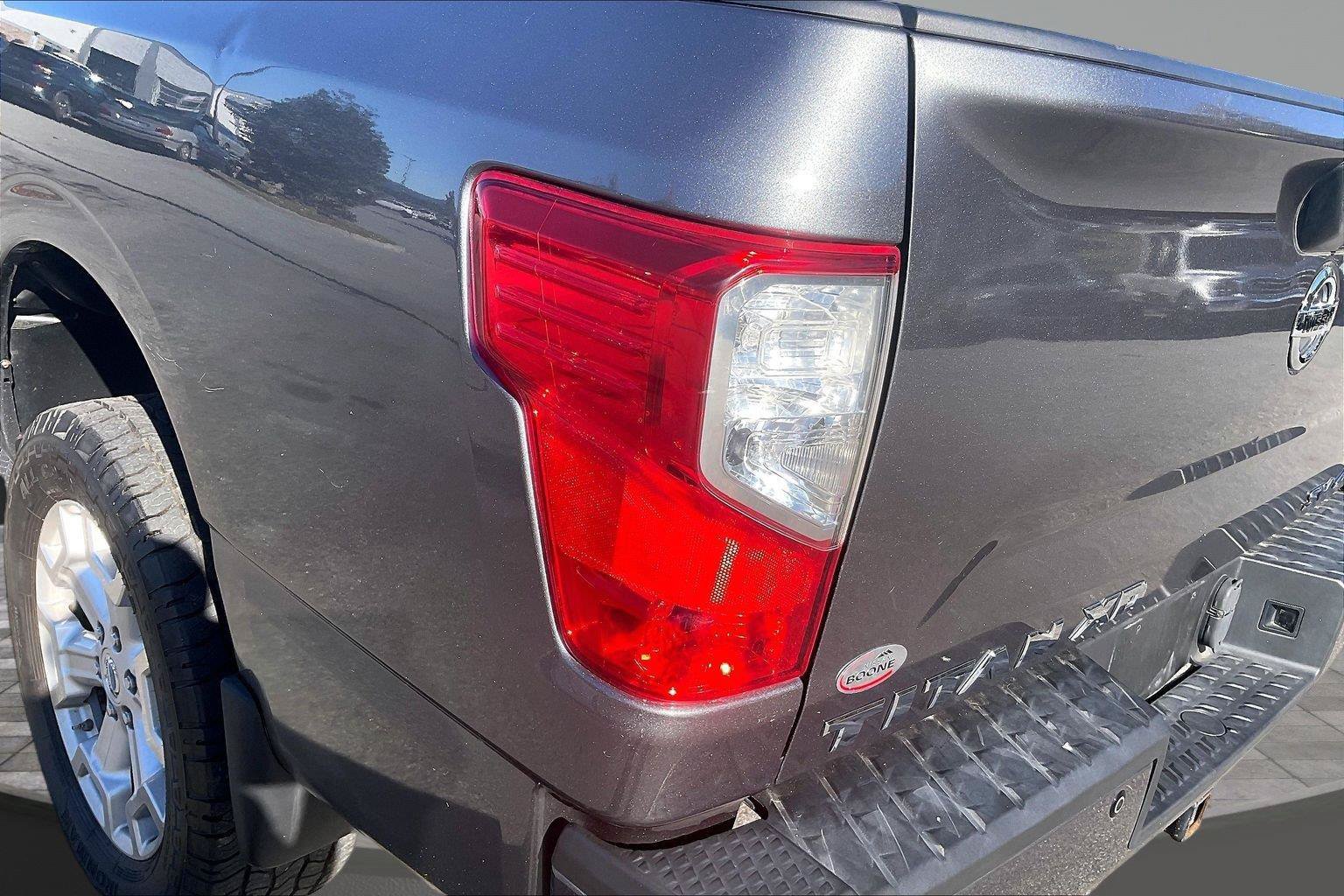 Used 2017 Nissan Titan SV AWD/4WD image 30