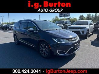 Used 2019 Chrysler Pacifica Limited w/ Tire & Wheel Group FWD video 1