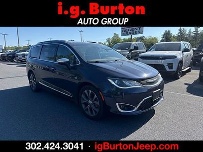 Used 2019 Chrysler Pacifica Limited w/ Tire & Wheel Group