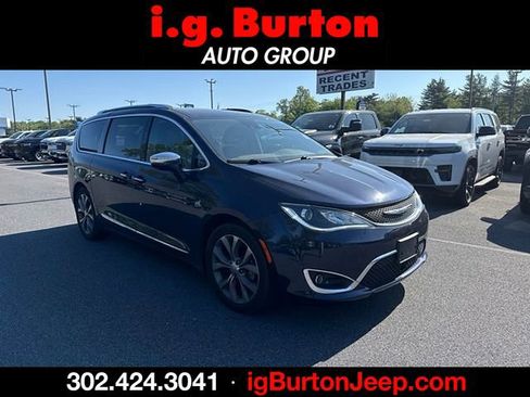 Used 2019 Chrysler Pacifica Limited w/ Tire & Wheel Group FWD image 1