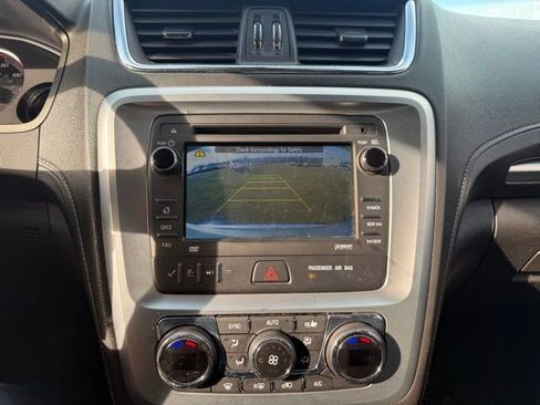 Used 2013 GMC Acadia SLE image 14