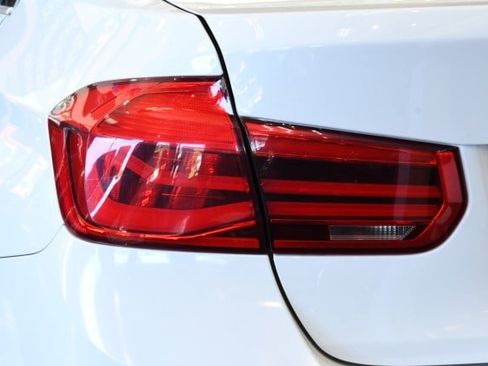 Used 2018 BMW 330i Sedan RWD image 12