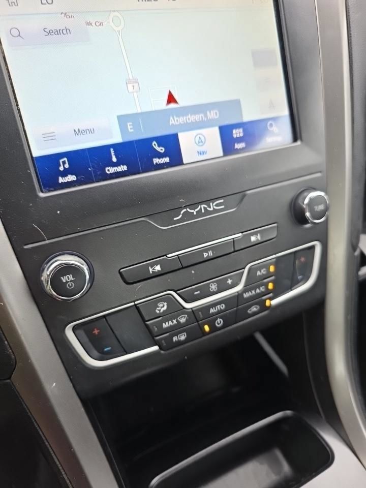 Used 2020 Ford Fusion SE FWD image 16