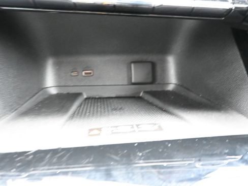 Used 2025 Chevrolet Traverse LT FWD image 22