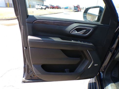 Used 2021 Chevrolet Suburban LT image 8