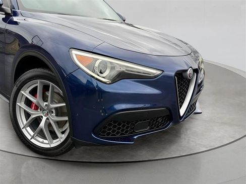 Used 2018 Alfa Romeo Stelvio Ti Sport image 5