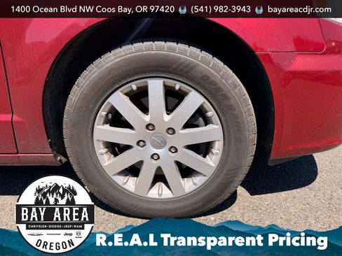 Used 2014 Chrysler Town & Country Touring FWD image 10