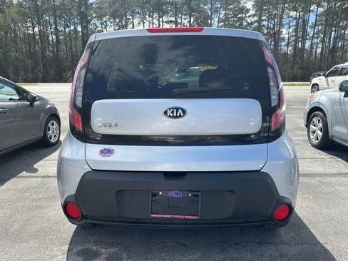 Used 2015 Kia Soul + image 5