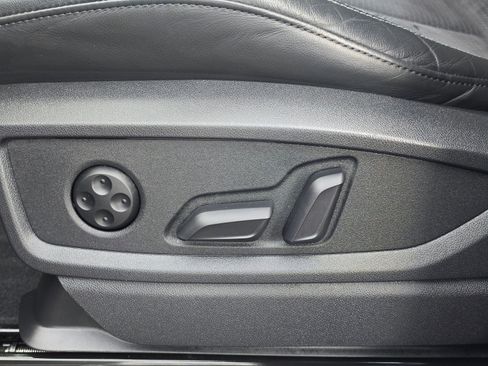 Used 2023 Audi SQ5 Prestige w/ Prestige Package image 37