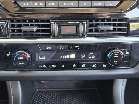 Used 2022 Nissan Pathfinder SV w/ SV Black Package FWD image 16