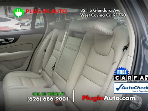 Used 2020 Volvo V60 T5 Momentum w/ Protection Package Premier image 11