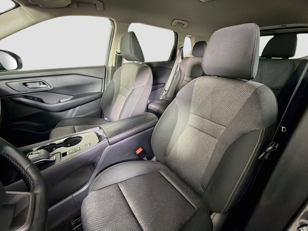 Used 2025 Nissan Rogue SV FWD image 14