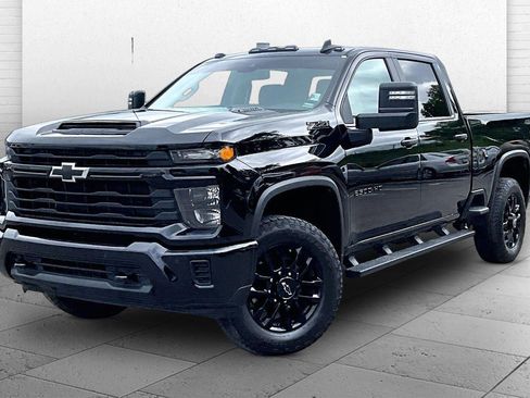 Used 2026 Chevrolet Silverado 2500 Custom w/ Custom Value Package AWD/4WD image 11