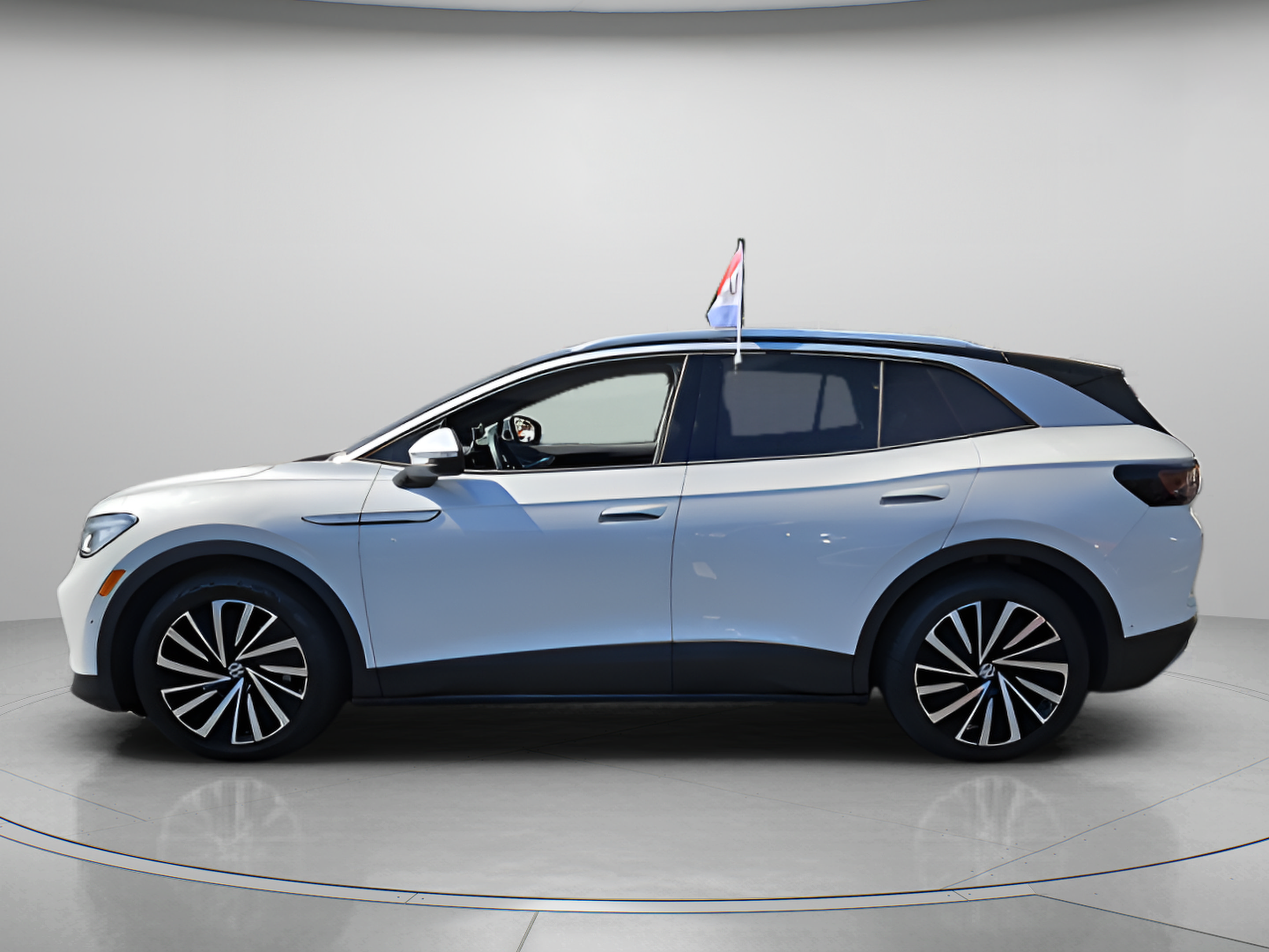 Used 2023 Volkswagen ID.4 Pro S Plus RWD image 2