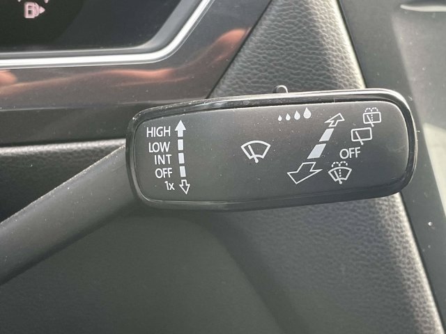 Certified 2023 Volkswagen Tiguan SE R-Line FWD image 25