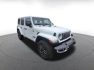 Used 2025 Jeep Wrangler Sahara video 2