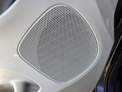 Used 2020 Dodge Grand Caravan SE w/ UConnect Hands-Free Group image 19