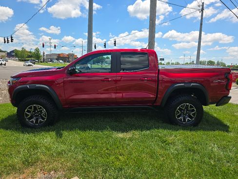 Used 2025 Chevrolet Colorado ZR2 w/ Technology Package AWD/4WD image 6