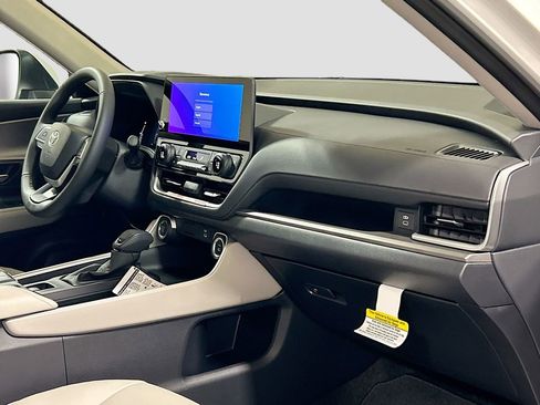New 2026 Toyota Grand Highlander FWD image 27