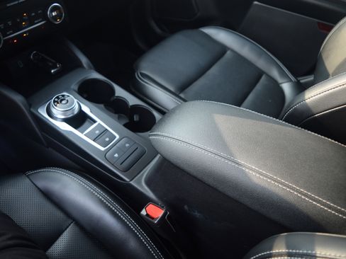 Used 2020 Ford Escape SEL image 14