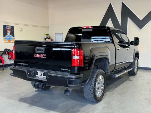 Used 2019 GMC Sierra 2500 Denali w/ Duramax Plus Package AWD/4WD image 4