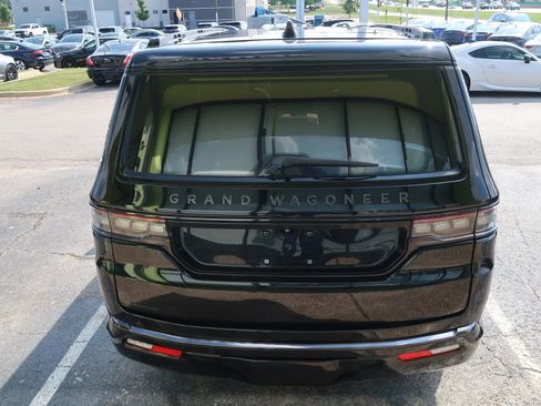 Used 2023 Jeep Grand Wagoneer Series III w/ Rear Seat Video Group 1 AWD/4WD image 11