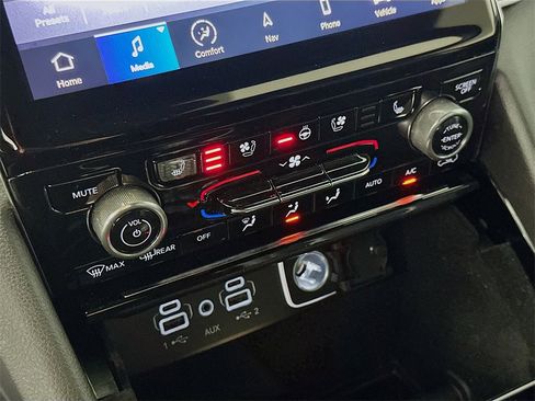 Used 2022 Jeep Grand Cherokee Overland image 26