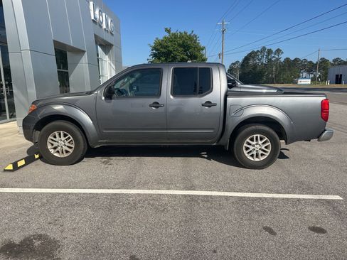 Used 2019 Nissan Frontier SV image 4