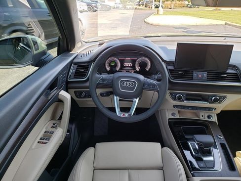 Used 2024 Audi Q5 e Premium Plus w/ Premium Plus Package image 14