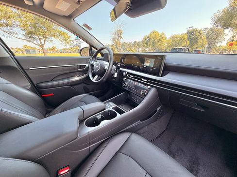 Used 2025 Hyundai Sonata Limited FWD image 21
