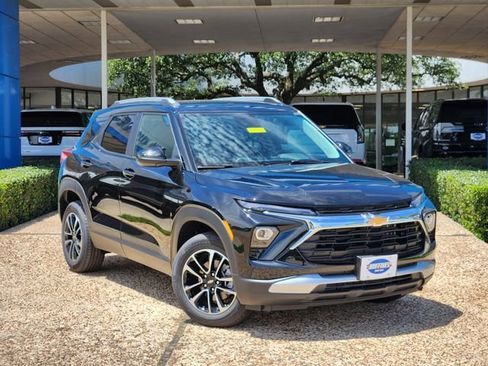 New 2026 Chevrolet TrailBlazer LT w/ Driver Confidence Package FWD image 2
