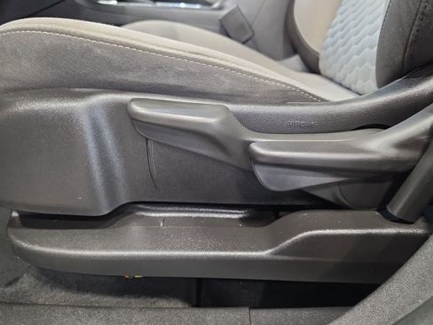 Used 2018 Chevrolet Equinox LS FWD image 15