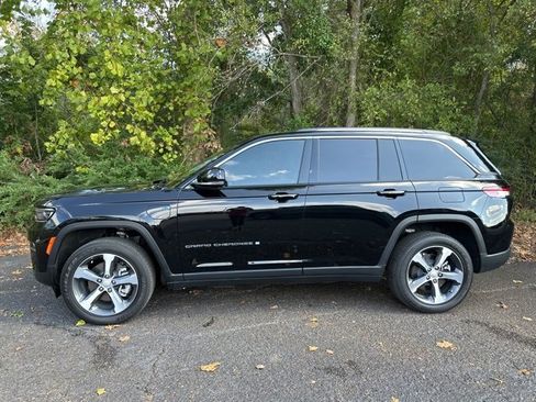 Used 2022 Jeep Grand Cherokee Limited 4xe image 7