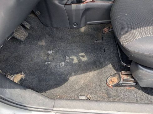 Used 2013 Nissan Versa SV FWD image 24