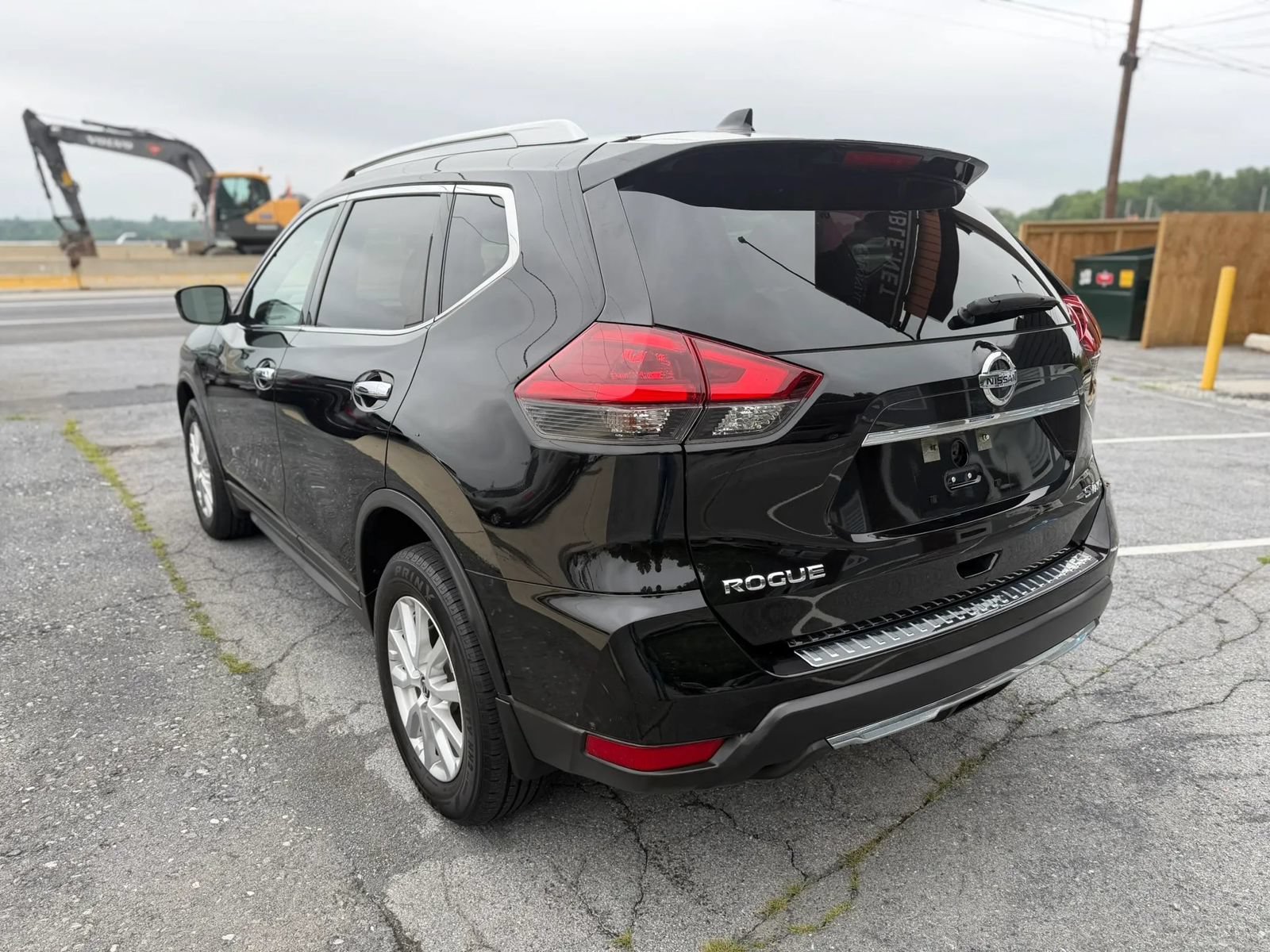 Used 2018 Nissan Rogue SV AWD/4WD image 3
