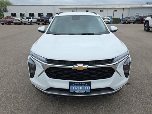 Certified 2025 Chevrolet Trax LT w/ Driver Confidence Package image 3