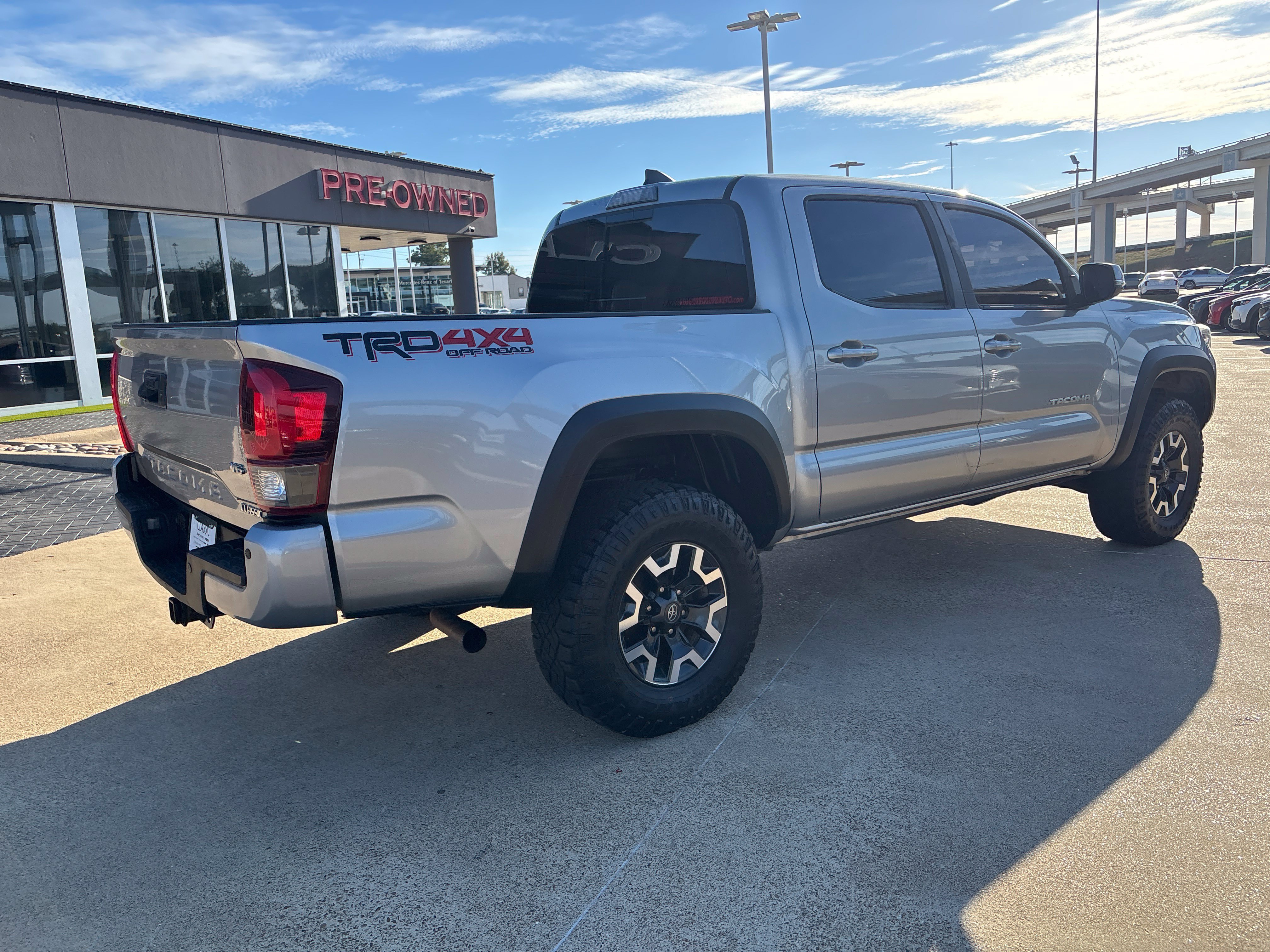 Used 2019 Toyota Tacoma TRD Off-Road w/ Technology Package AWD/4WD image 10