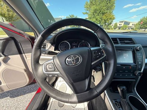 Used 2015 Toyota Camry SE w/ Moonroof Package FWD image 19