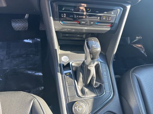 Used 2024 Volkswagen Tiguan SE image 12