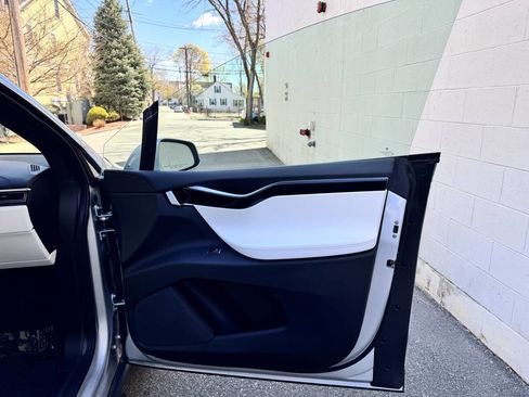 Used 2017 Tesla Model X 100D AWD/4WD image 24