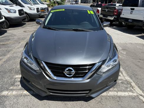 Used 2018 Nissan Altima 2.5 S w/ S Convenience Package FWD image 2