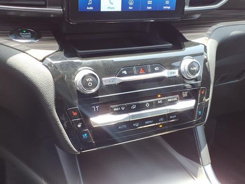 Used 2021 Ford Explorer Limited AWD/4WD image 9