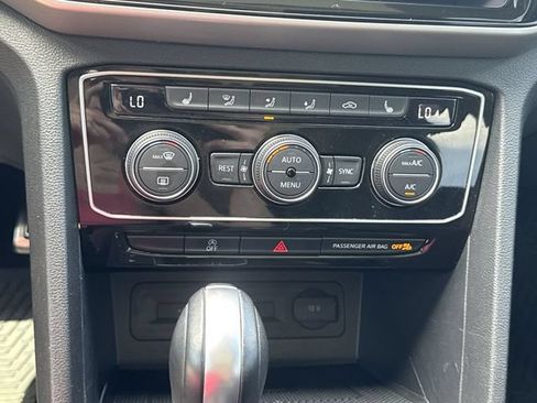 Used 2023 Volkswagen Atlas SEL R-Line AWD/4WD image 17