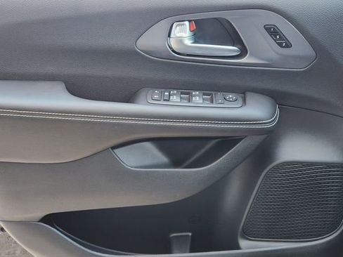 New 2026 Chrysler Pacifica Select image 18